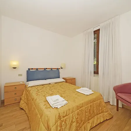 Nel Blu Dipinto Di Blu Moniga del Garda